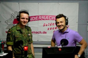 Ardian Bujupi bei Radio Adernach (Foto: Bundeswehr)